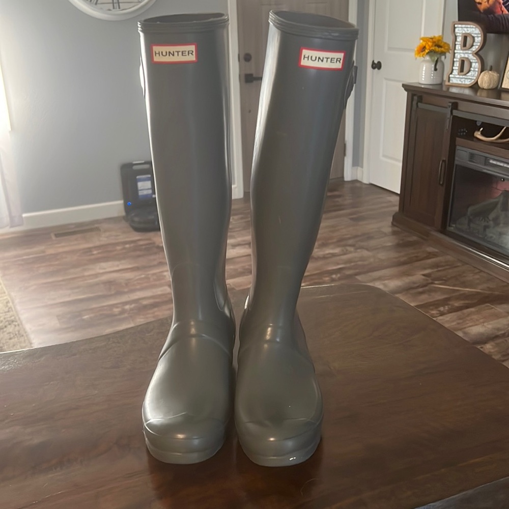 Womens Gray Hunter rain boots size 9